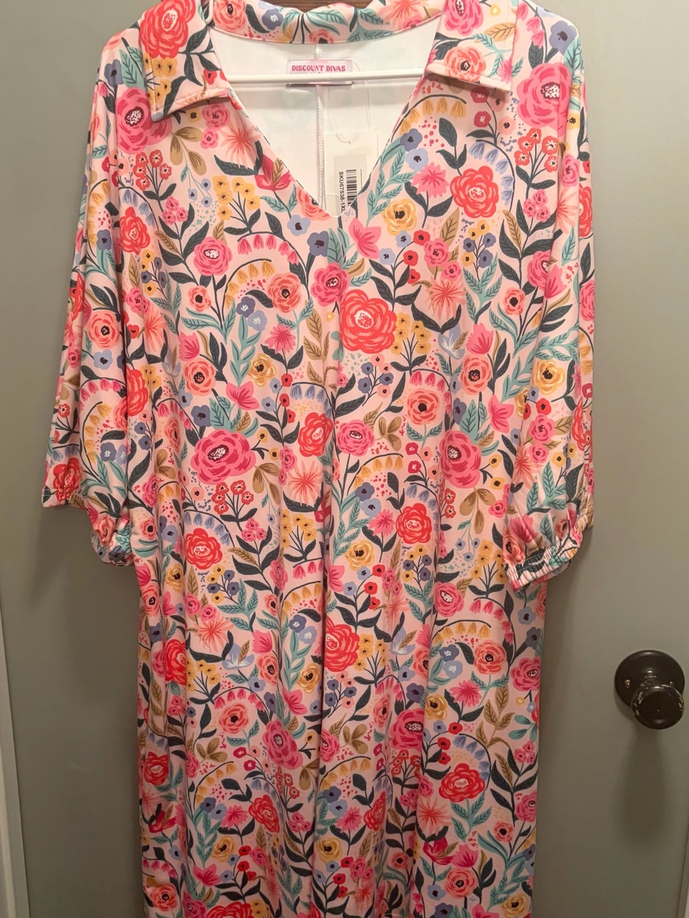 Discount Divas Floral V-Neck Midi Dress w Cream Background